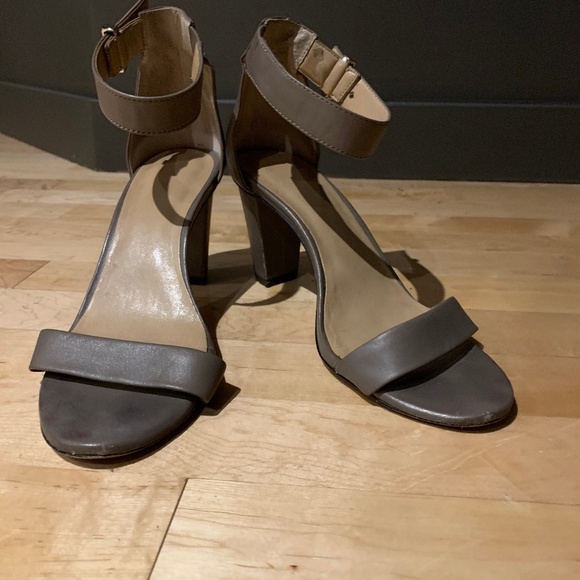 Ann Taylor Heels - Picture 1 of 4
